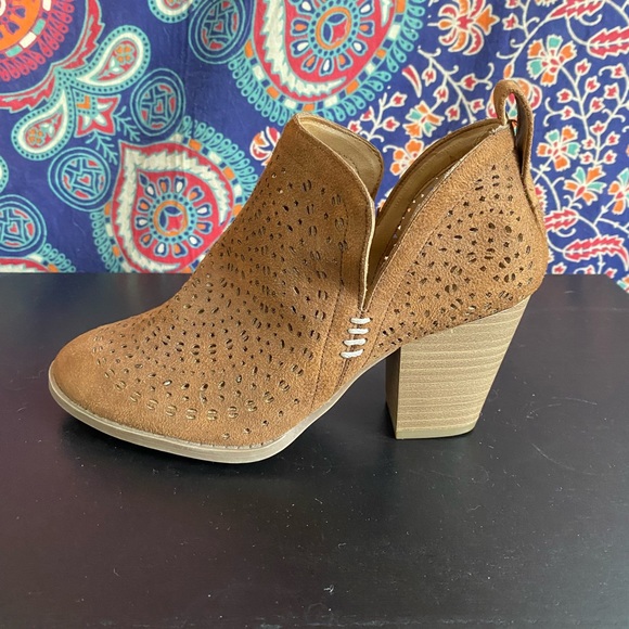 Francesca’s Brown Suede Boho Booties size 7 - Picture 8 of 8